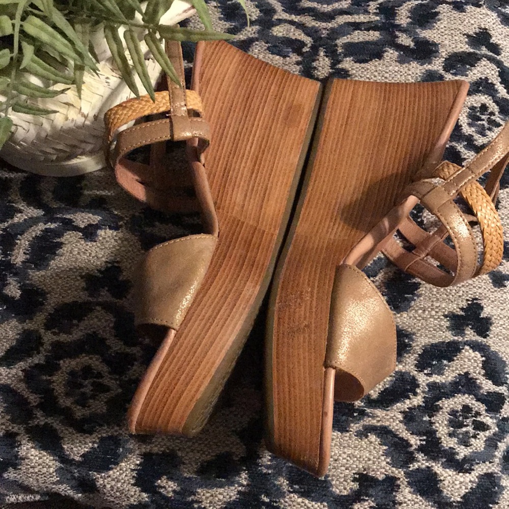 UGGS Lira Mar Wedges Strappy Sandals. - Picture 2 of 7